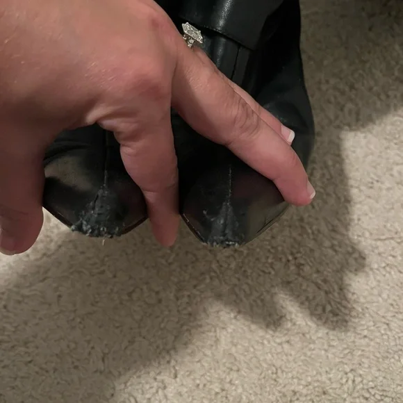 Elegant Black Buttoned Heeled Boots for Women - Picture 4 of 5